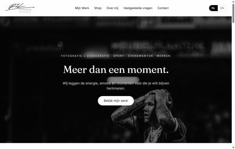 Voorbeeld van de website van RIL Visuals: zwart-witfoto van een voetballer